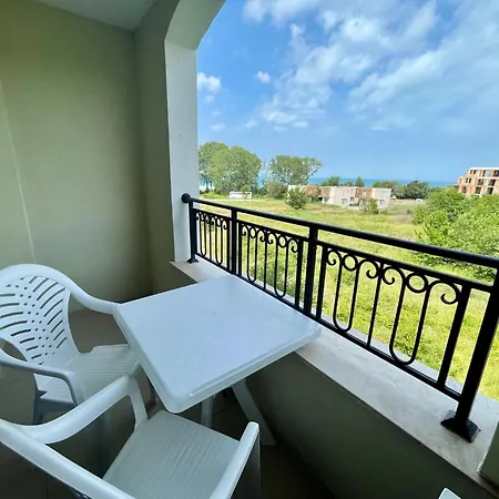 Апартаменты Lily Flat Sunrise - 4 Min To Kavatsi Beach, Созополь